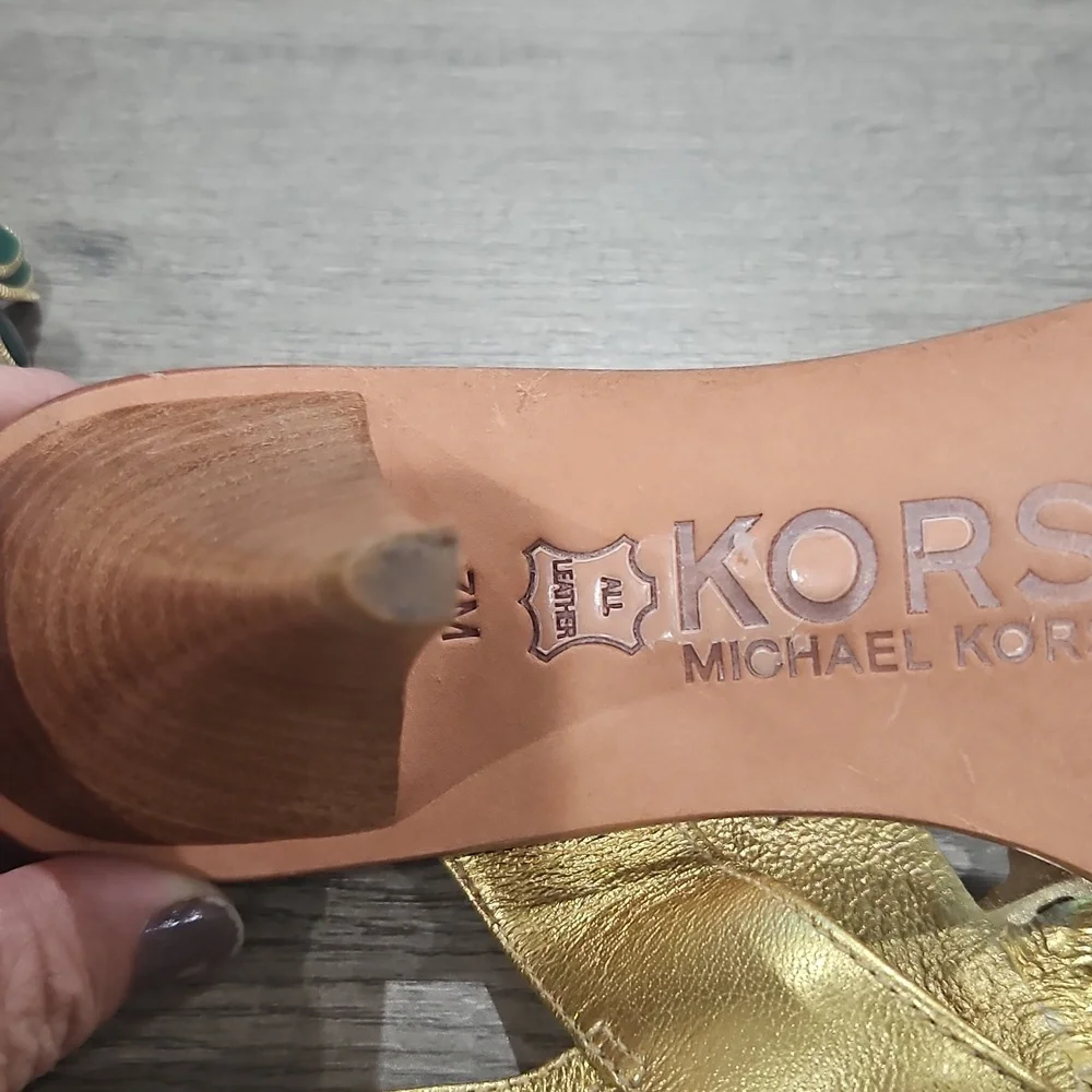 Kors Michael Kors Gold Thing Green Fish Embellishments Size 7M Sandals - Picture 8 of 14